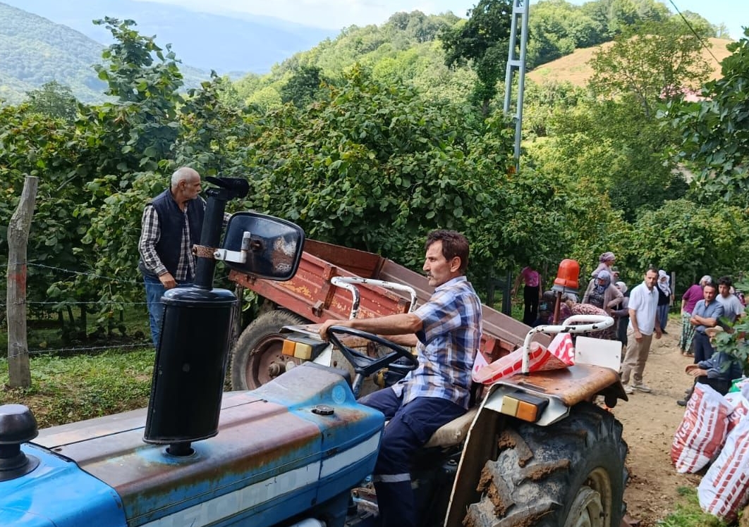 Samsun’da traktörün römorku devrildi, 6 kişi yaralandı