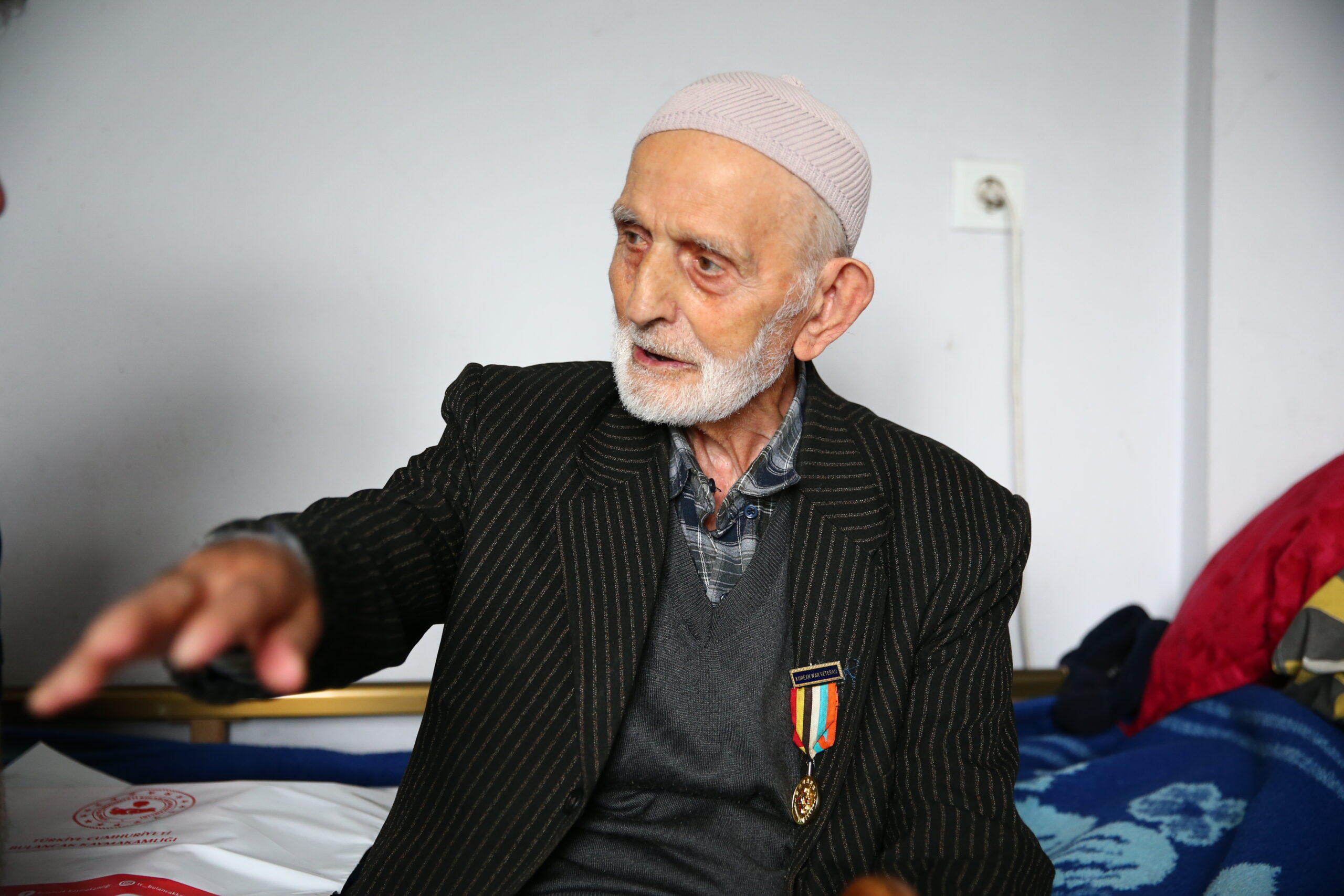 Savaşa gönüllü giden 98 yaşındaki Kore gazisi, cephedeki günlerini unutamıyor