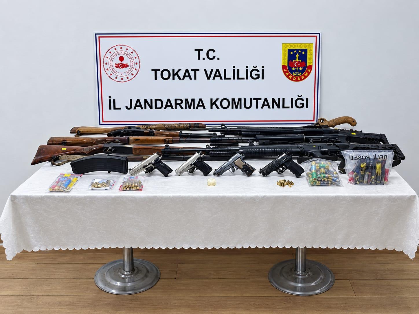 Tokat’ta silah kaçakçılığı operasyonunda 15 zanlı yakalandı