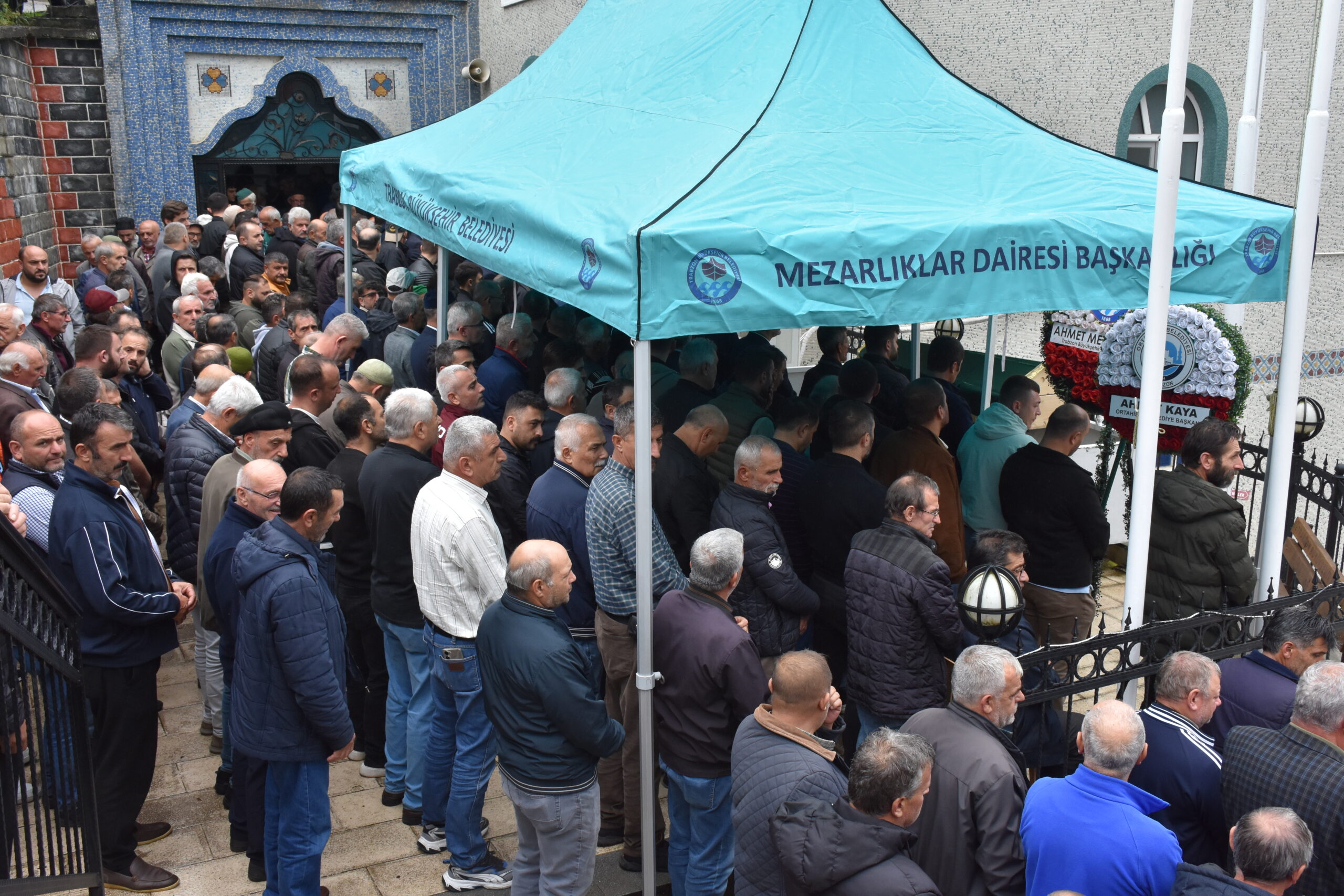 Trabzon’da toprak altında kalarak hayatını kaybeden kişinin cenazesi defnedildi