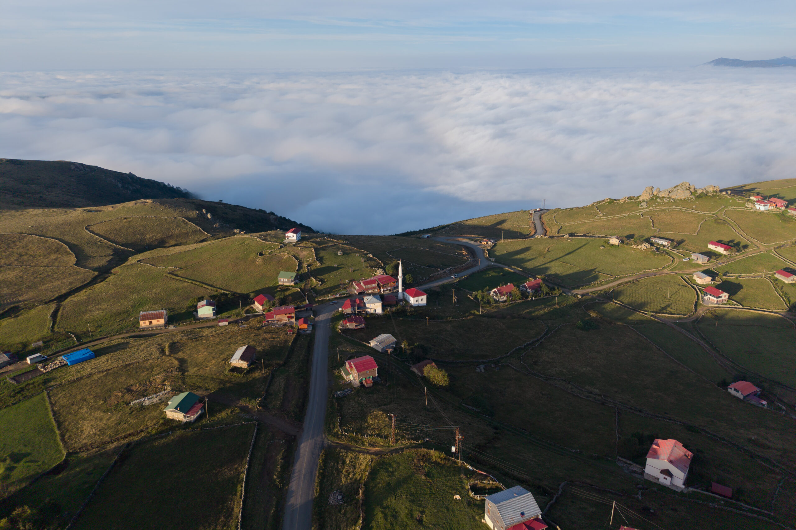 Trabzon’un “bulutlara komşu” yaylaları sonbahar renklerine bürünüyor