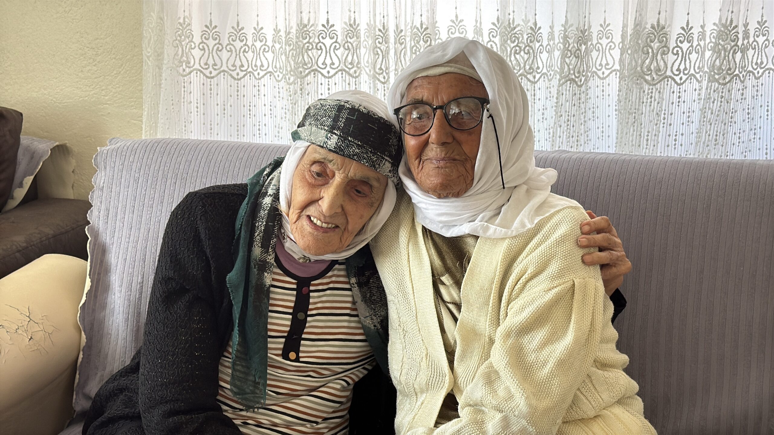 Zonguldak’ın çınarları Safiye ve Şerife nine bir asrı geride bıraktı