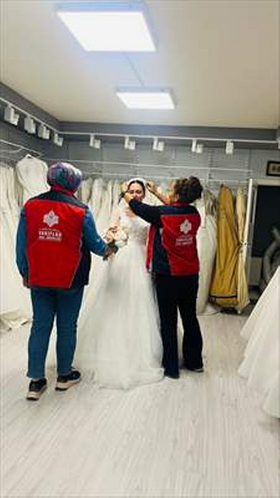 Kastamonu Vakıflar Bölge Müdürlüğünden evlenecek gençlere gelinlik yardımı