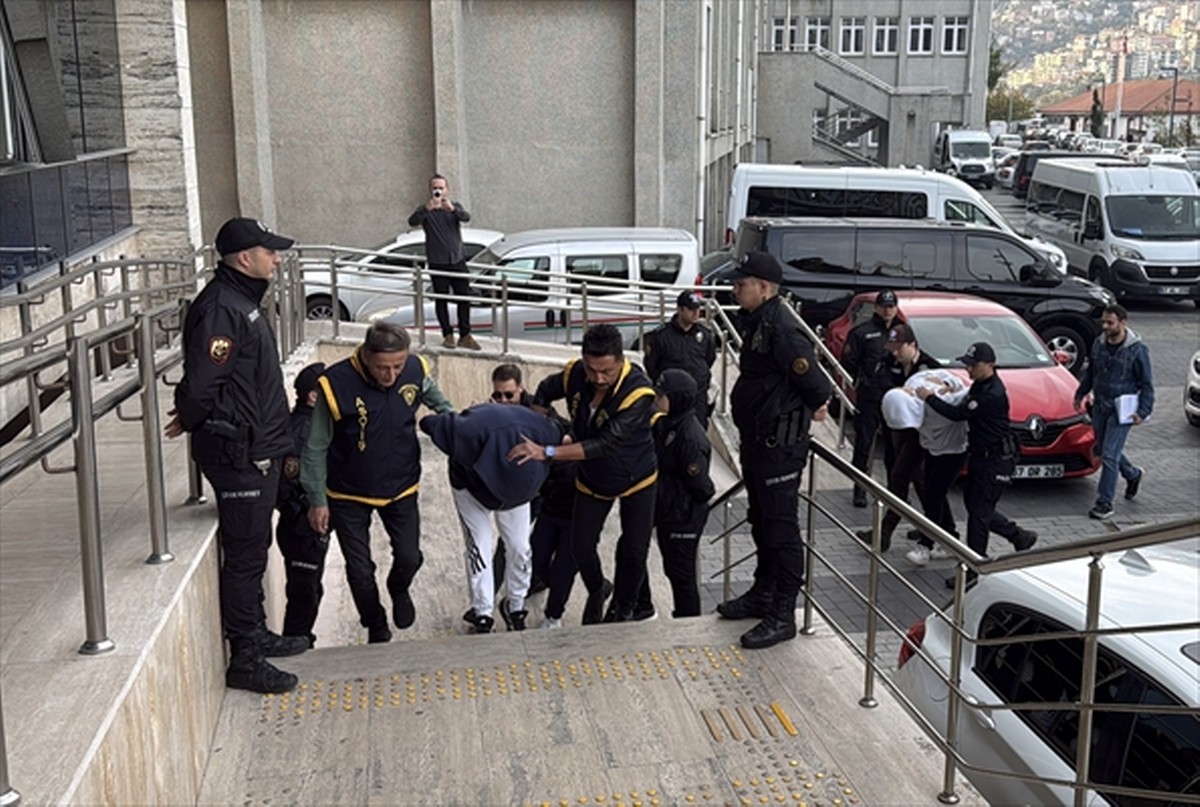 Zonguldak’ta konvoyda havaya ateş açtığı iddiasıyla yakalanan 2 şüpheliye adli kontrol