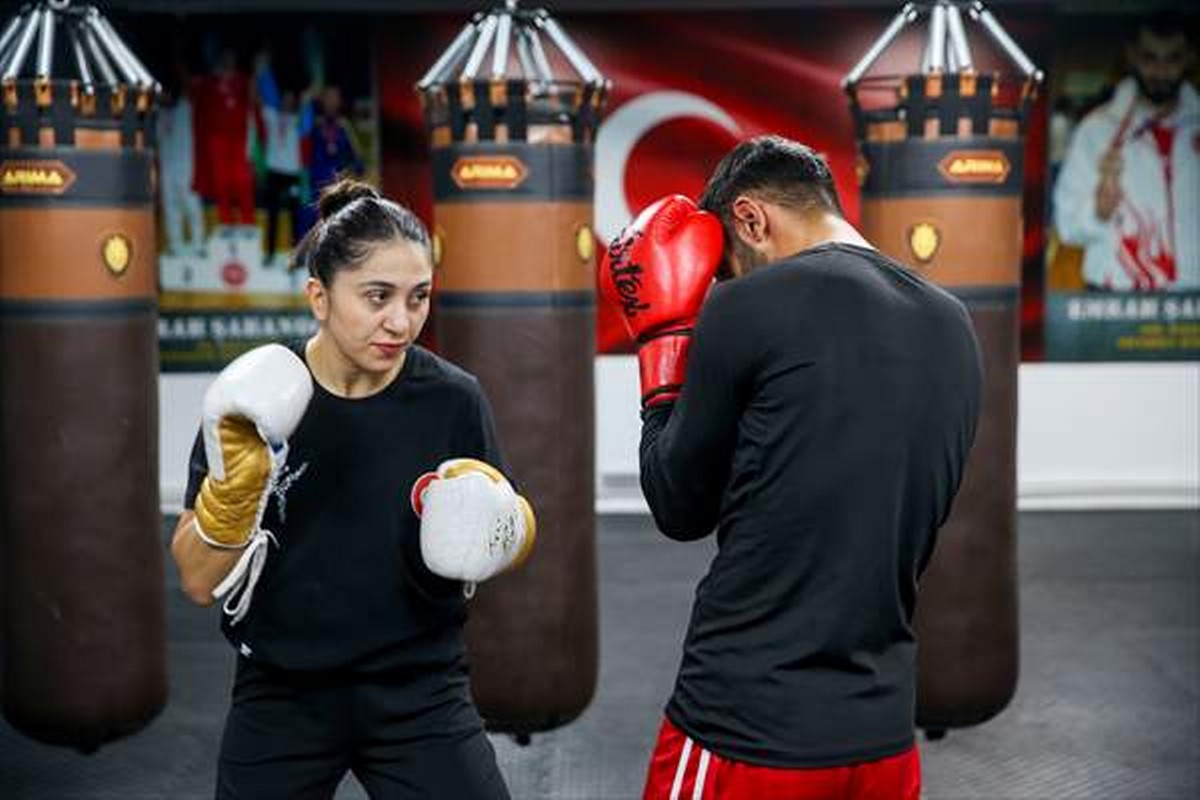 Dünya ve Avrupa şampiyonu Asuman Çığlıoğlu kick boksta yeni başarıların peşinde