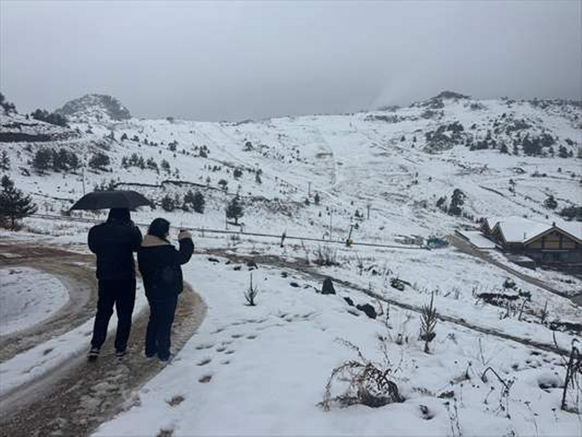 Bolu’nun yüksek kesimlerinde kar yağışı sürüyor