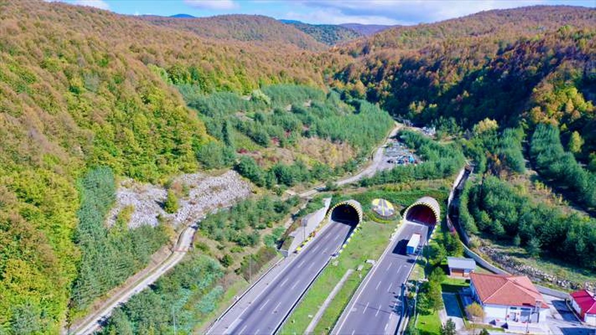 Bolu Dağı’nda Sonbahar Renk Cümbüşü: Doğa Dört Bir Yanda Kartpostallık Manzaralar Sunuyor!