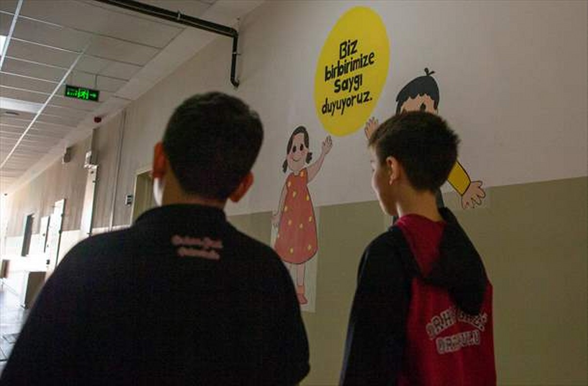 Nezaket dilini kullanan çocuklar okulun iklimini değiştirdi
