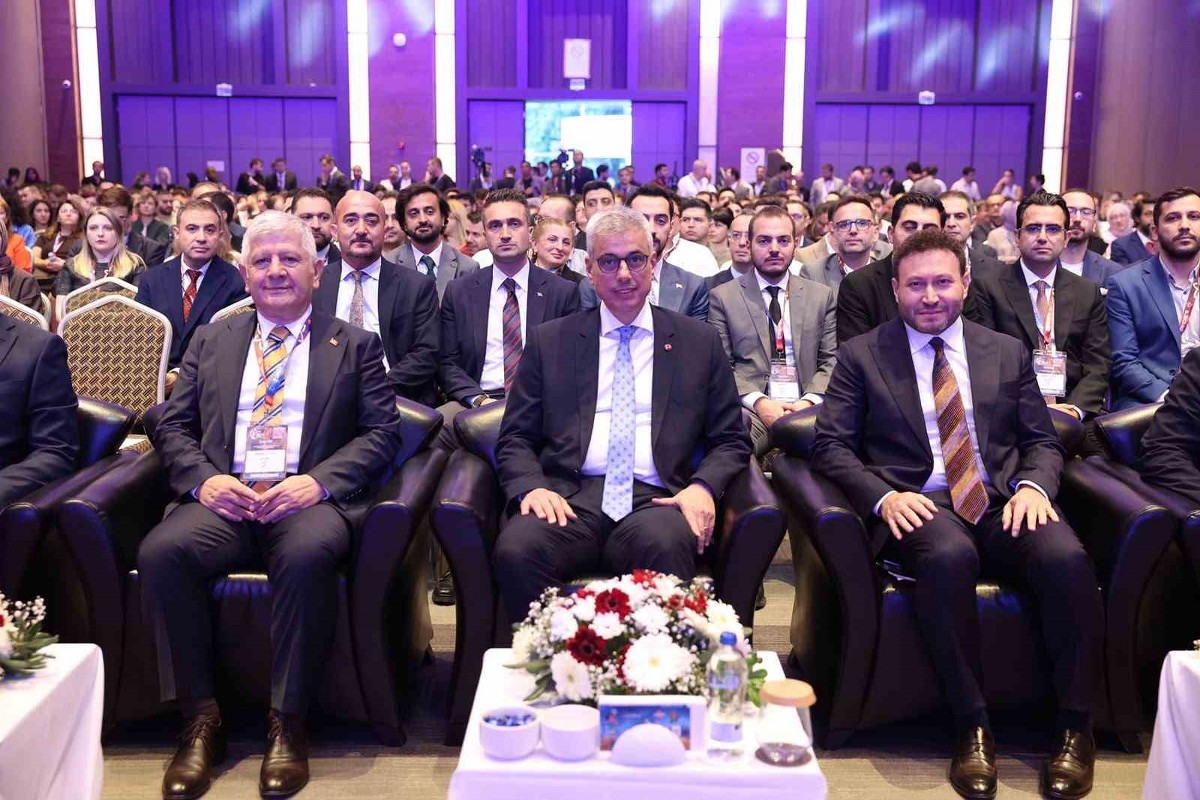 Sağlık Bakanı Memişoğlu 6. Uluslararası Acil Tıp Kongresi’nin açılışına katıldı