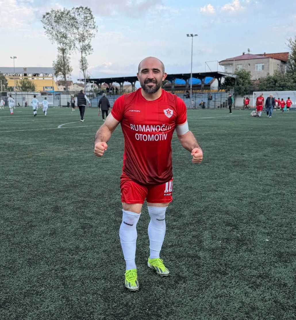 Amatör futbolcunun “11 taklalı” gol sevinci