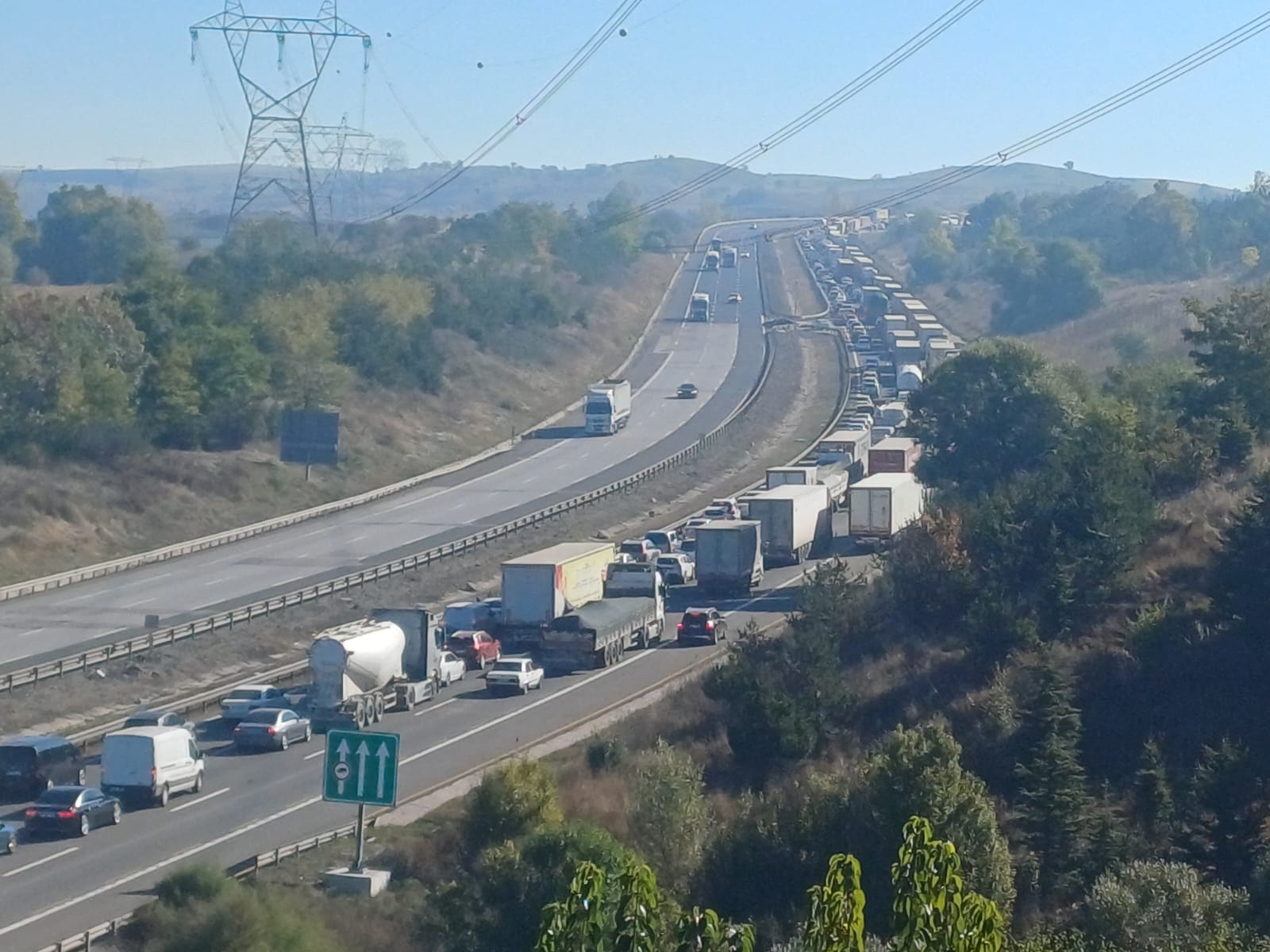 Anadolu Otoyolu’nun Bolu kesiminde 1 kişinin yaralandığı trafik kazası ulaşımı aksattı