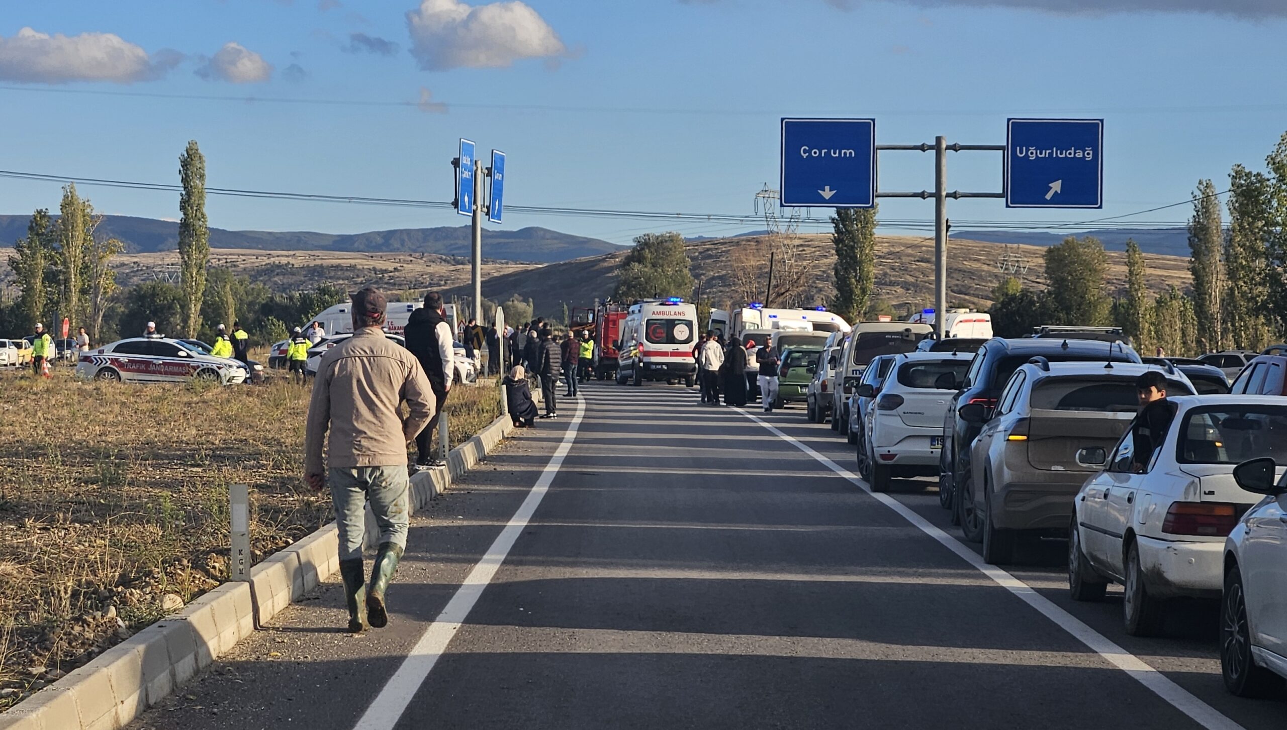 Çorum’da iki otomobilin çarpışması sonucu 7 kişi yaralandı