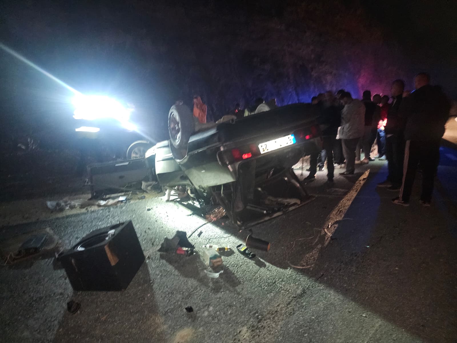 Düzce’de devrilen otomobildeki 2 kişi yaralandı