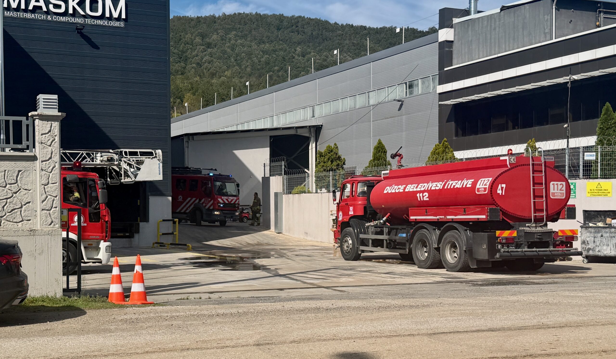Düzce’de fabrika bacasında çıkan yangın söndürüldü