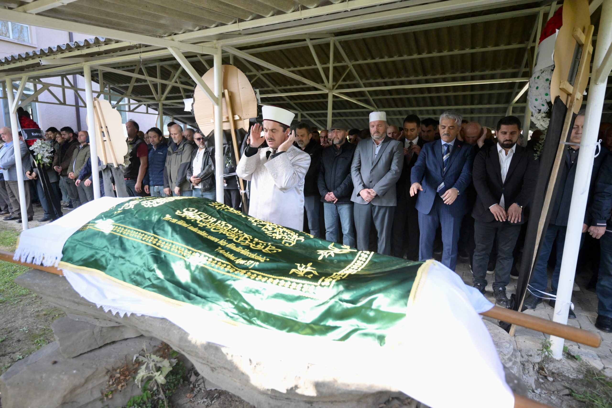 Gazeteci Recep Levent Öztürk, memleketi Düzce’de son yolculuğuna uğurlandı