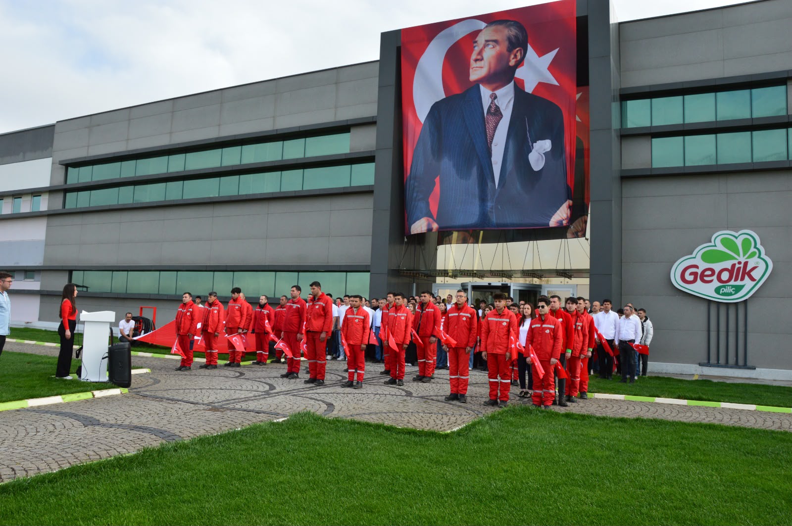 Gedik Piliç’ten Cumhuriyet Bayramı kutlaması