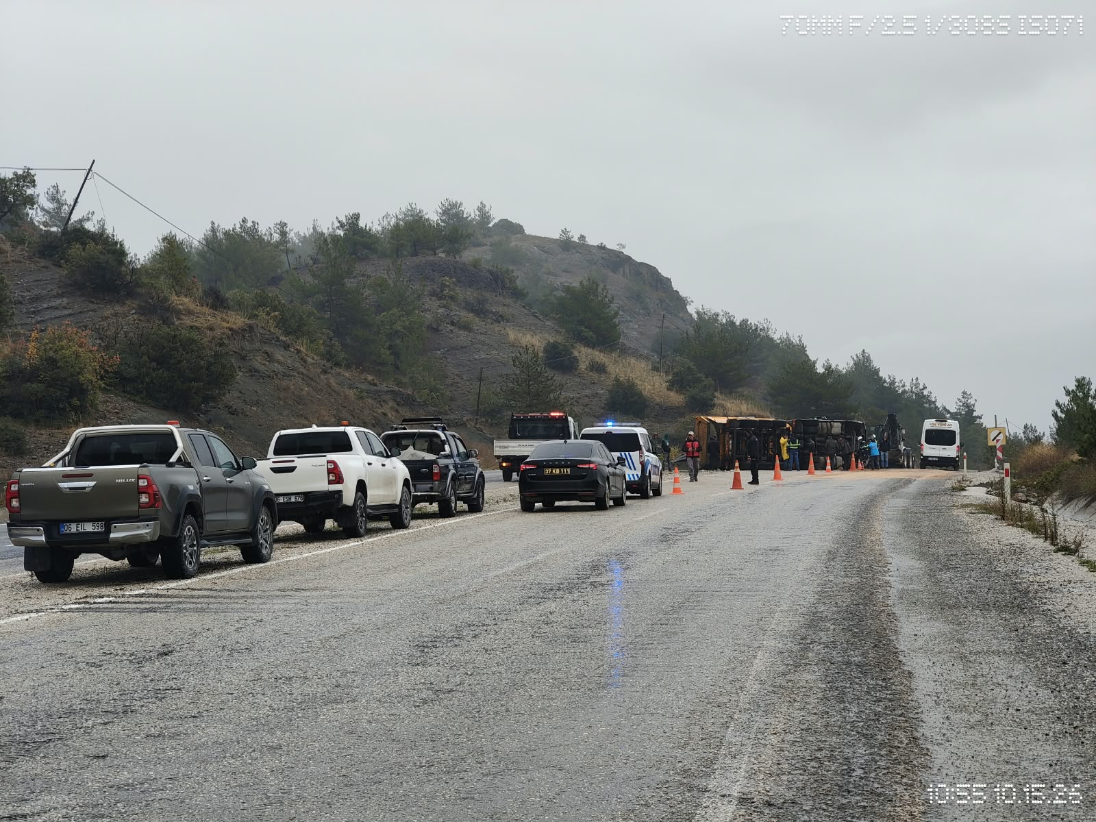 Kastamonu’da devrilen tırın sürücüsü yaralandı