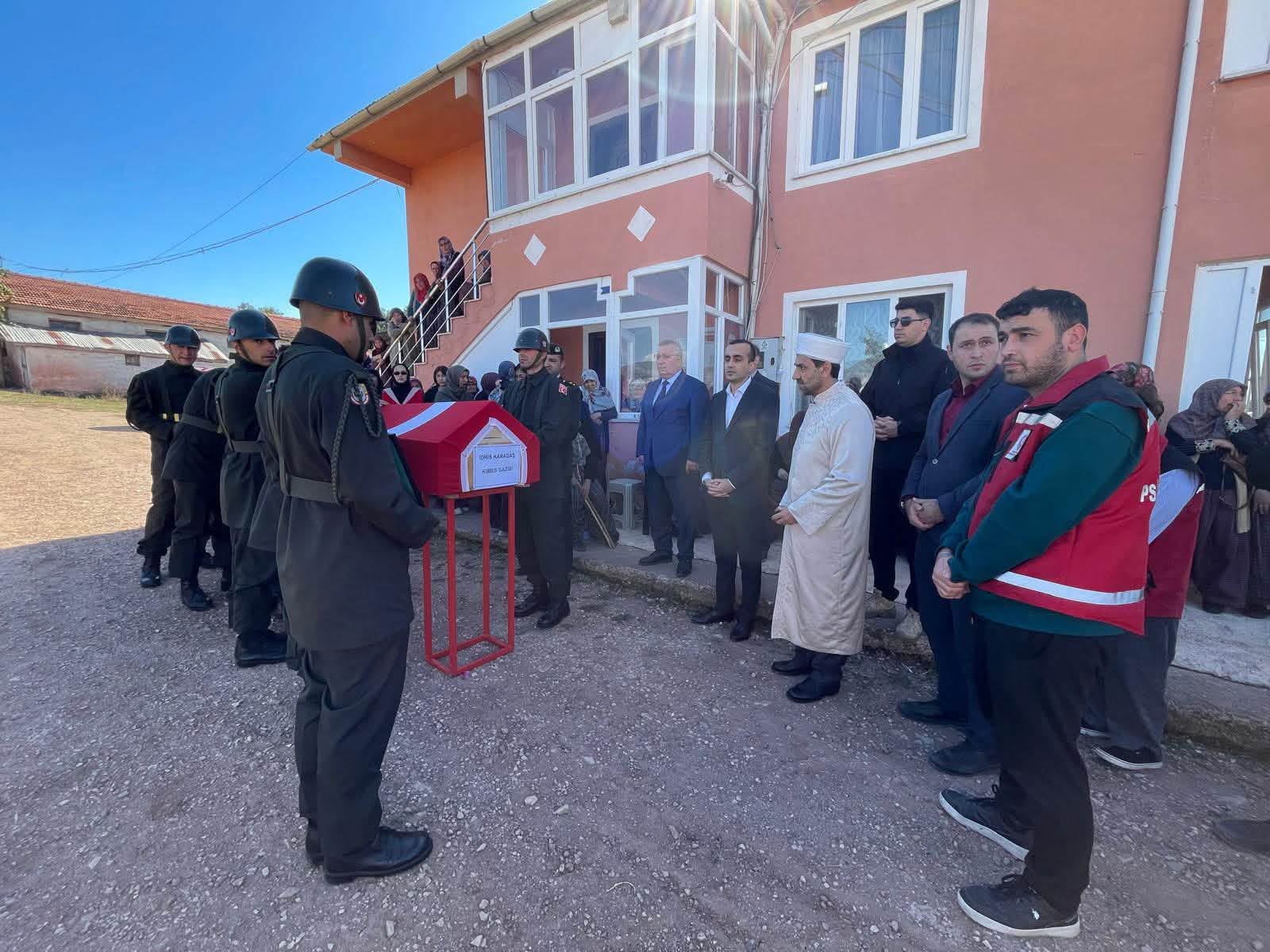 Kıbrıs gazisi Karadaş, Bolu’da son yolculuğuna uğurlandı
