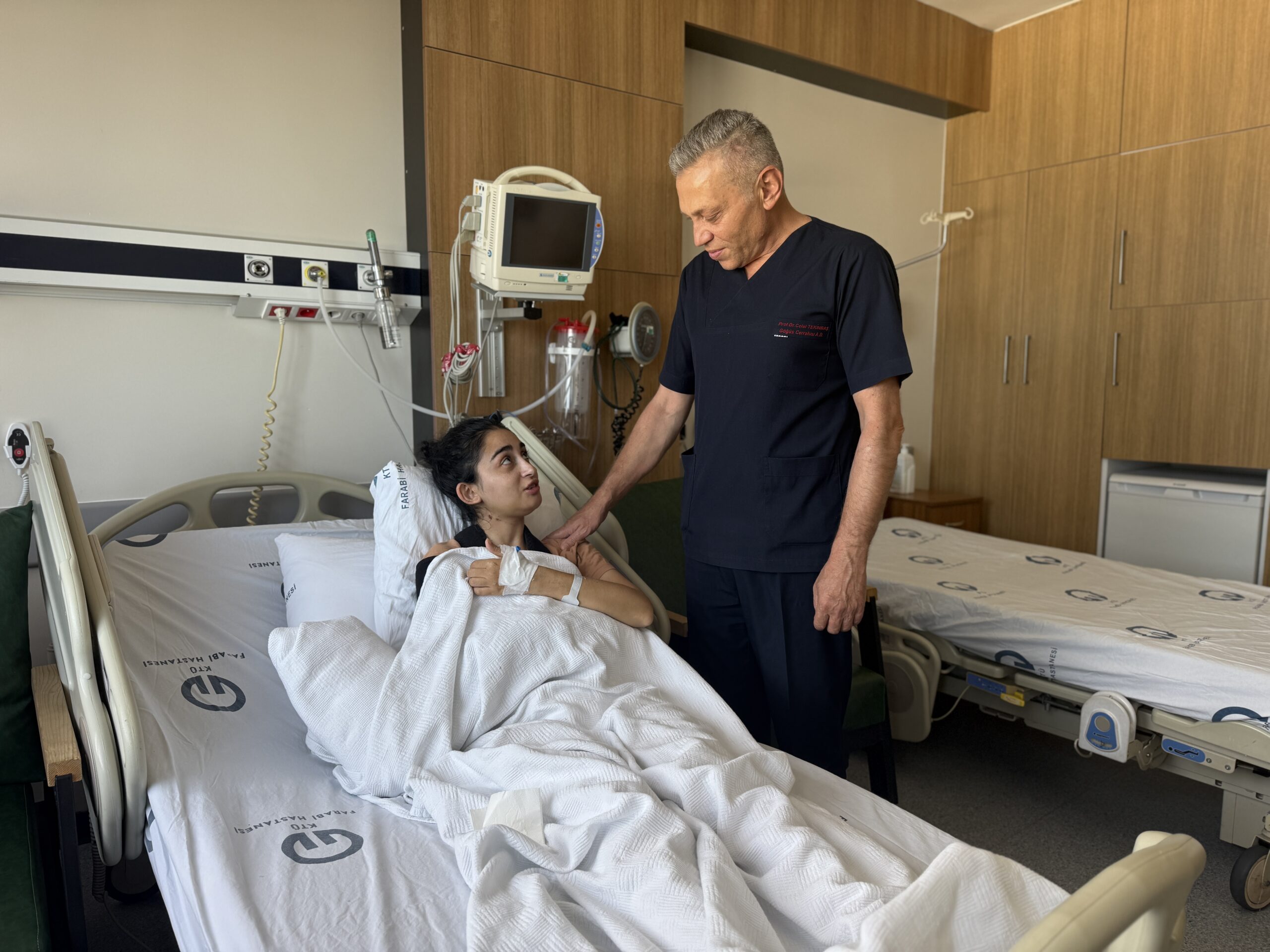 Sağ ana bronşu kopan genç kız zamanında müdahaleyle hayata tutundu
