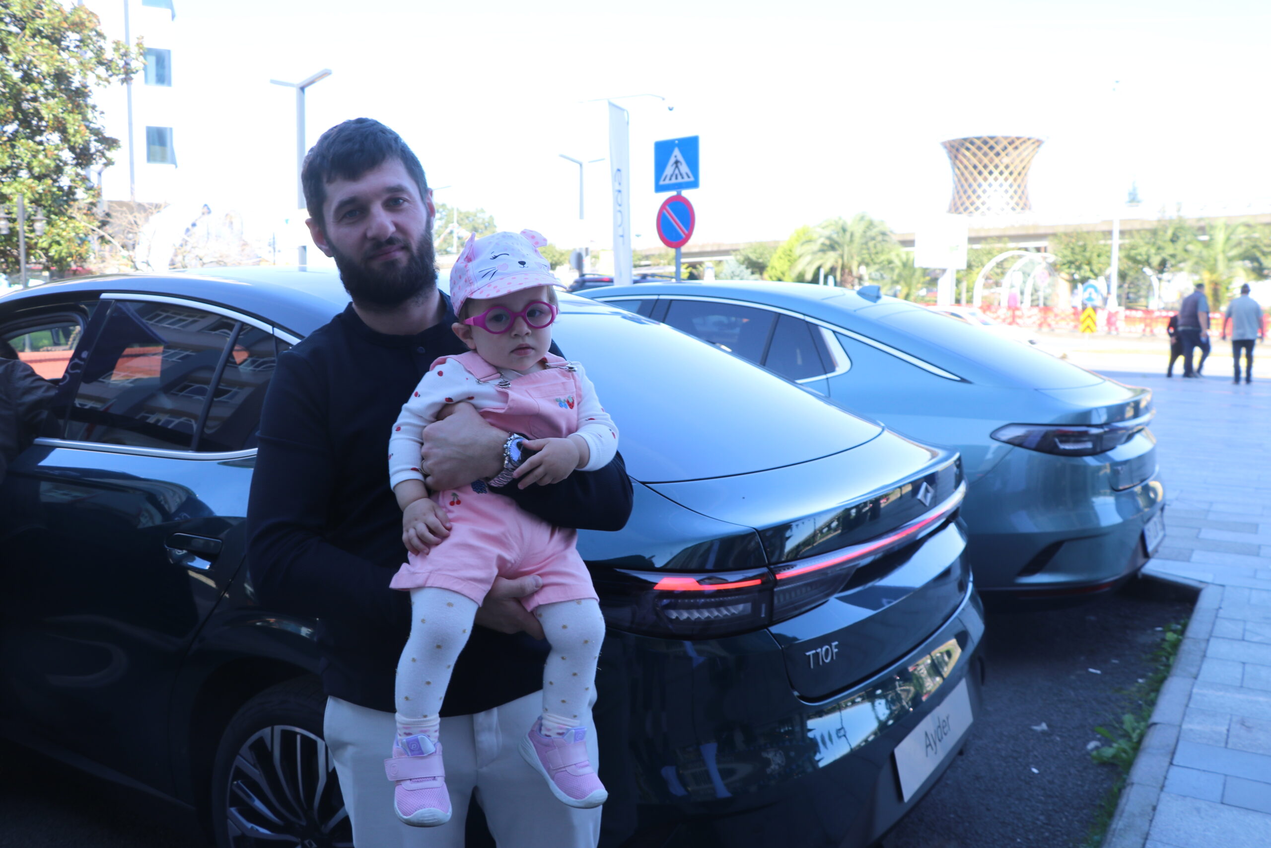Togg’un “Ayder” renkli T10F modeli Rize’de sergileniyor