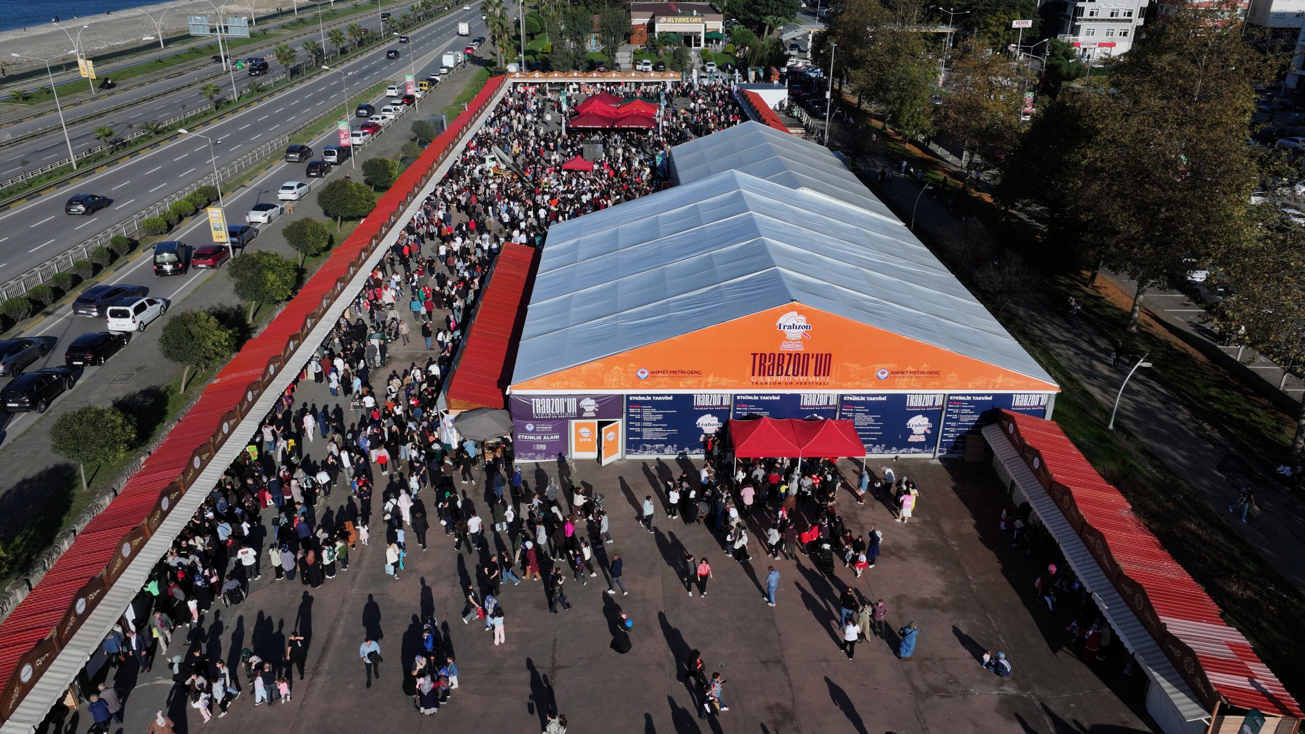 Trabzon Gastronomi Festivali’nde 10 bin kişilik kuymak yapıldı